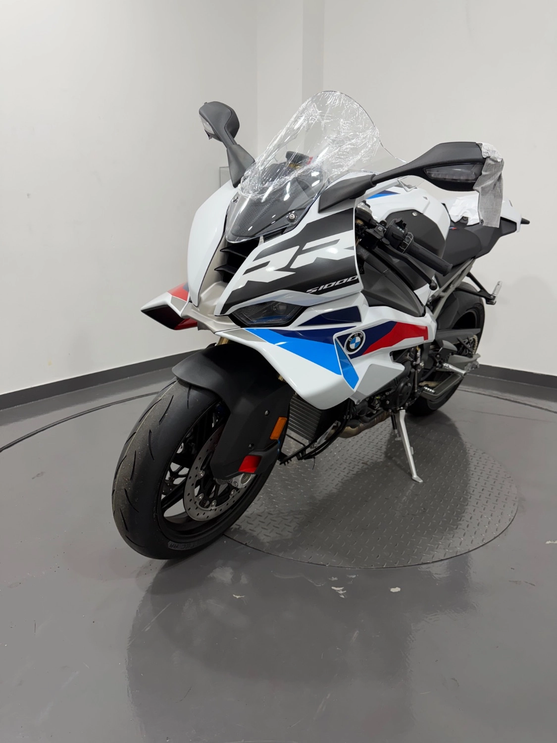 BMW S 1000 RR 2026 화이트 사진 1