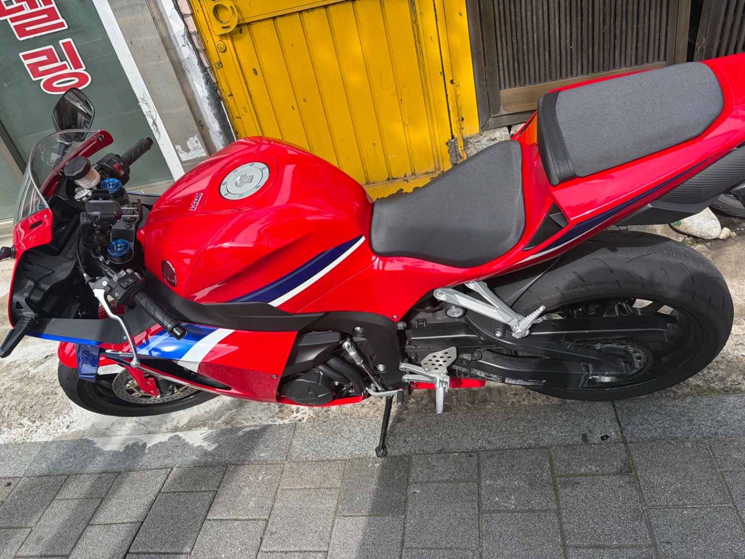 혼다 CBR 600 RR 2025 레드 사진 3