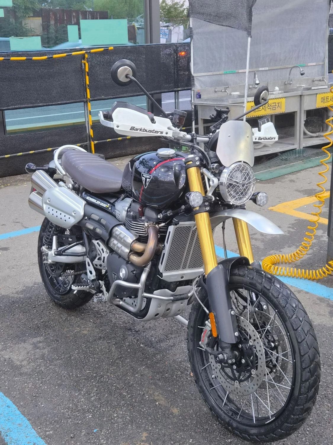 트라이엄프 스크램블러 1200 XE 2024 블랙 사진 4