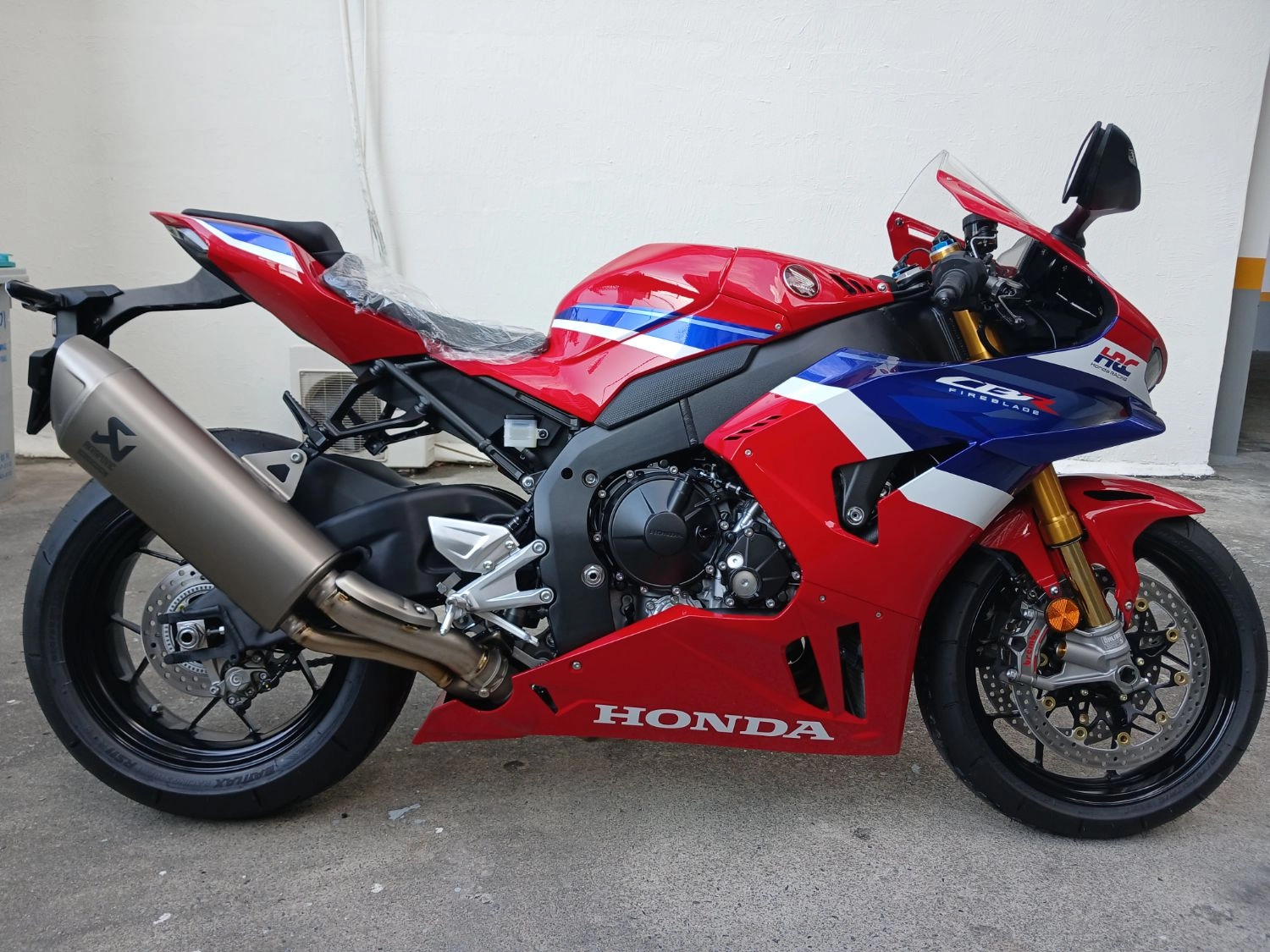 혼다 CBR 1000 RR-R 파이어블레이드 SP 2026 레드 사진 1