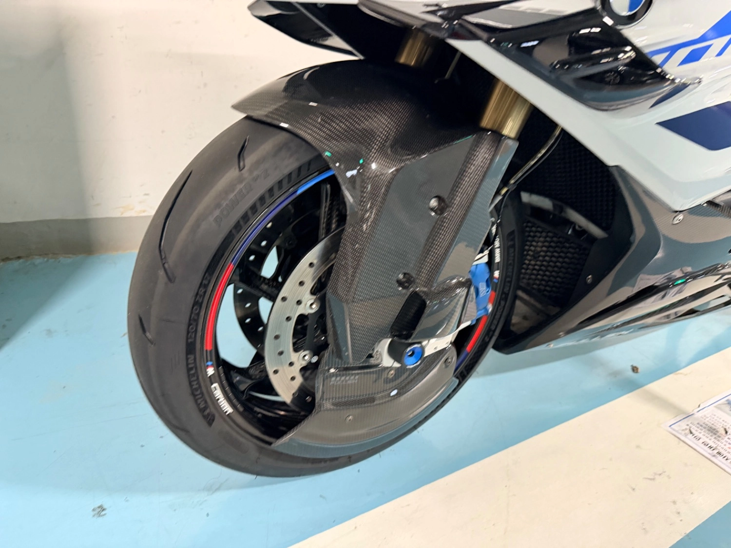 BMW S 1000 RR 2024 블랙 사진 5