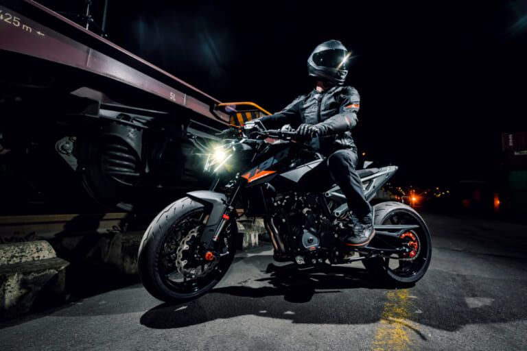 KTM 790 DUKE｜激変したブレーキ・足回りと従来モデルから2kg減の軽量化！ KTM新型「790 DUKE」2027年モデルが魅せる正当進化