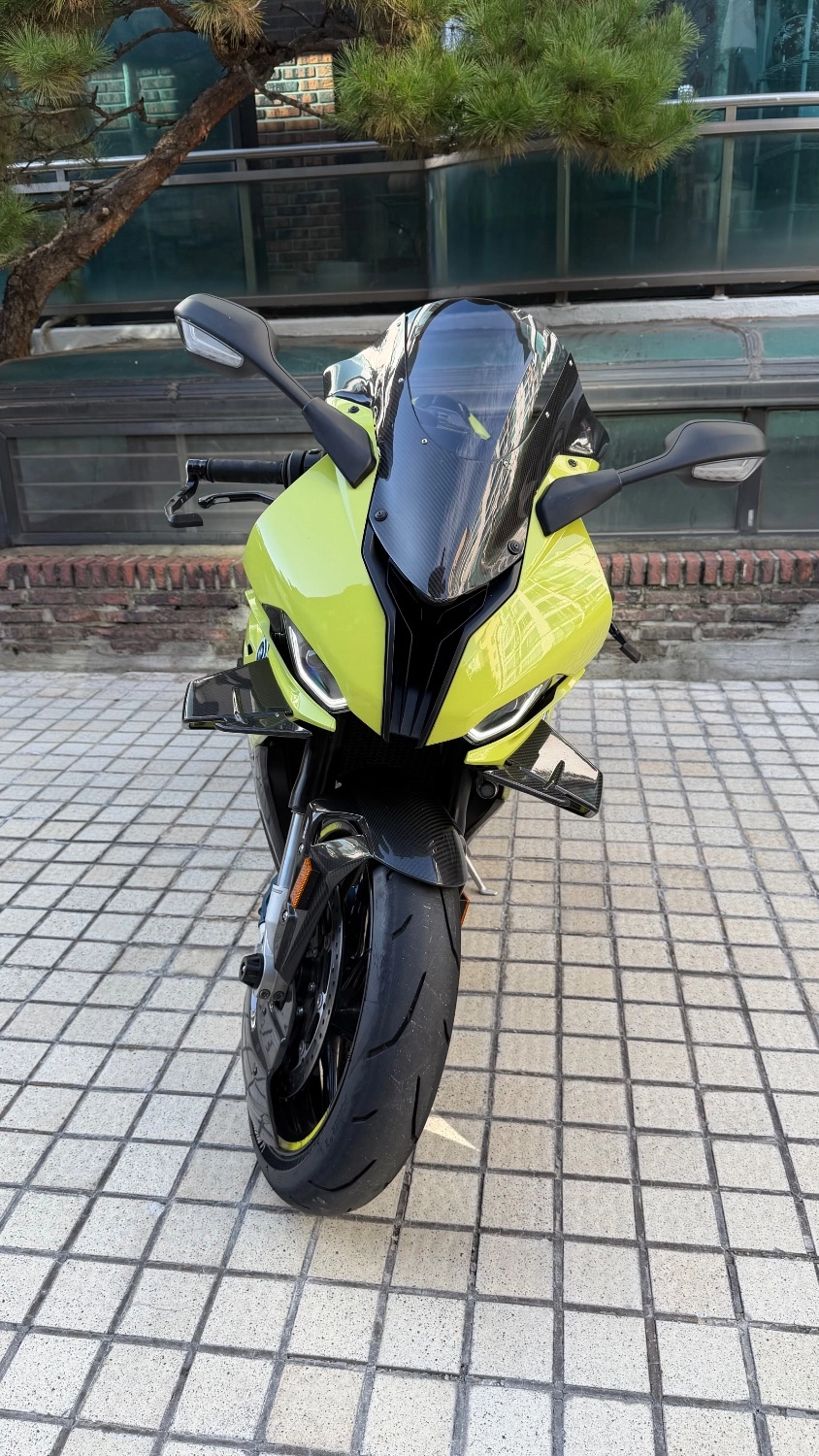 BMW M 1000 RR 2022 옐로 사진 2