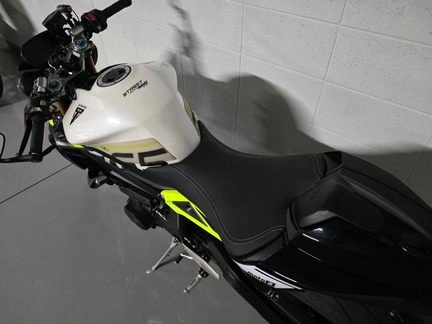 트라이엄프 스트리트 트리플 765 R 2024 블랙 사진 4