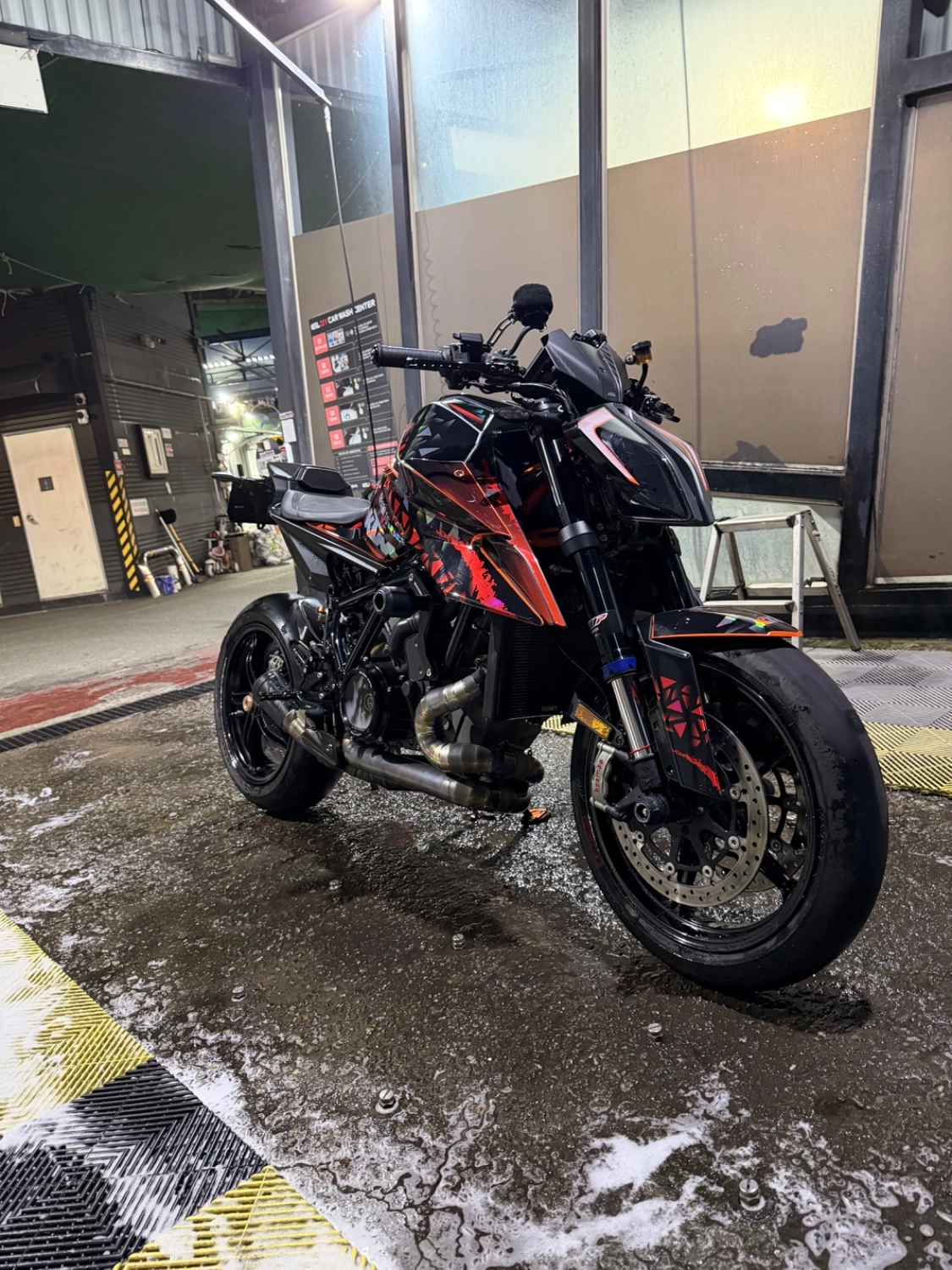 KTM 1290 슈퍼듀크 R EVO 2022 레드