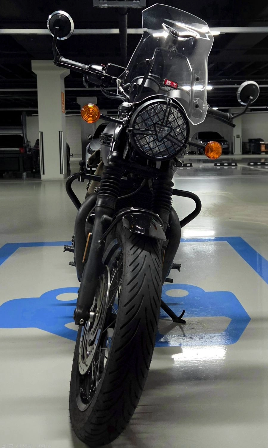 트라이엄프 본네빌 T120 블랙 2025 블랙 사진 2