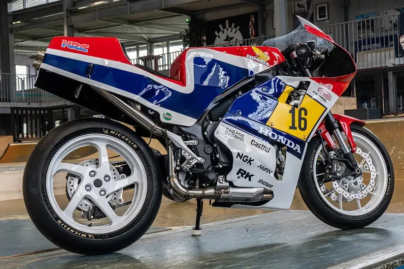 Stilmoto Honda CB750 Hornet RC30 custom right side