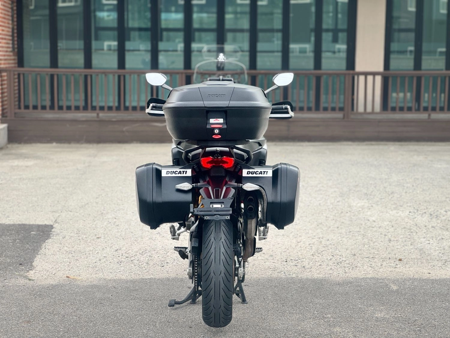 두카티 멀티스트라다 V4 S 2021 화이트 사진 4
