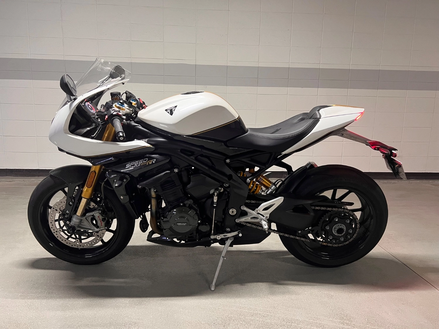 트라이엄프 스피드 트리플 1200 RR 2023 화이트 사진 4