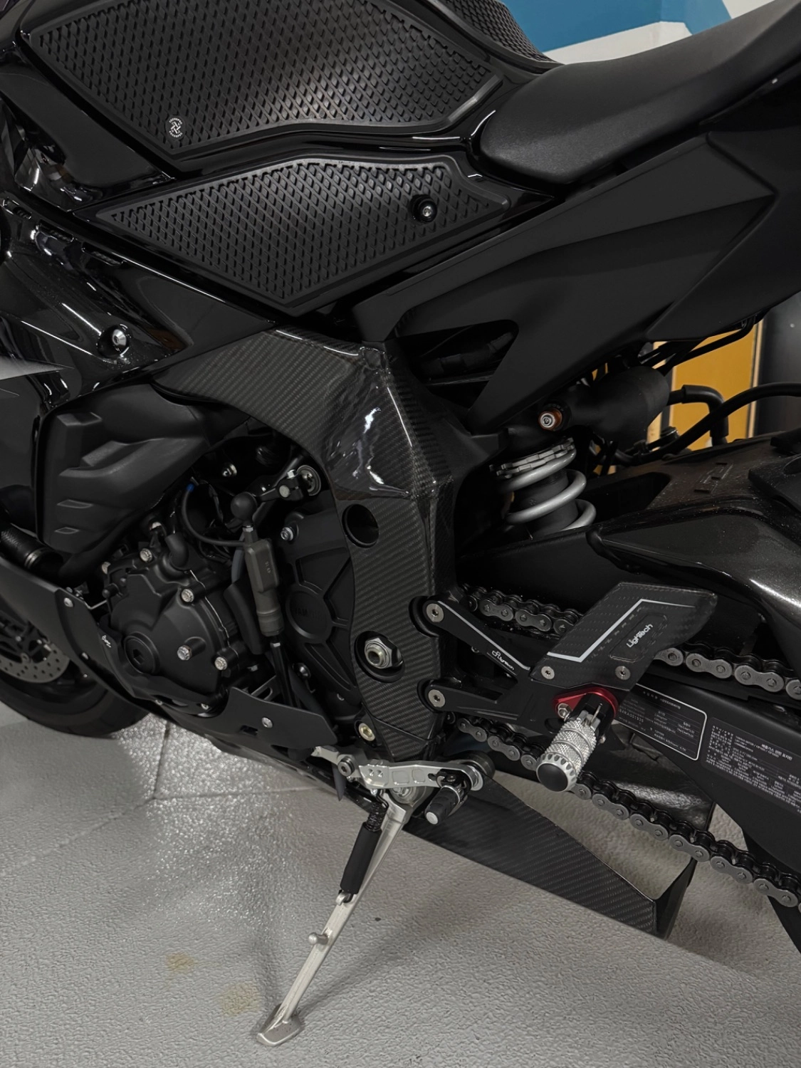 야마하 YZF R1 2026 블랙 사진 7