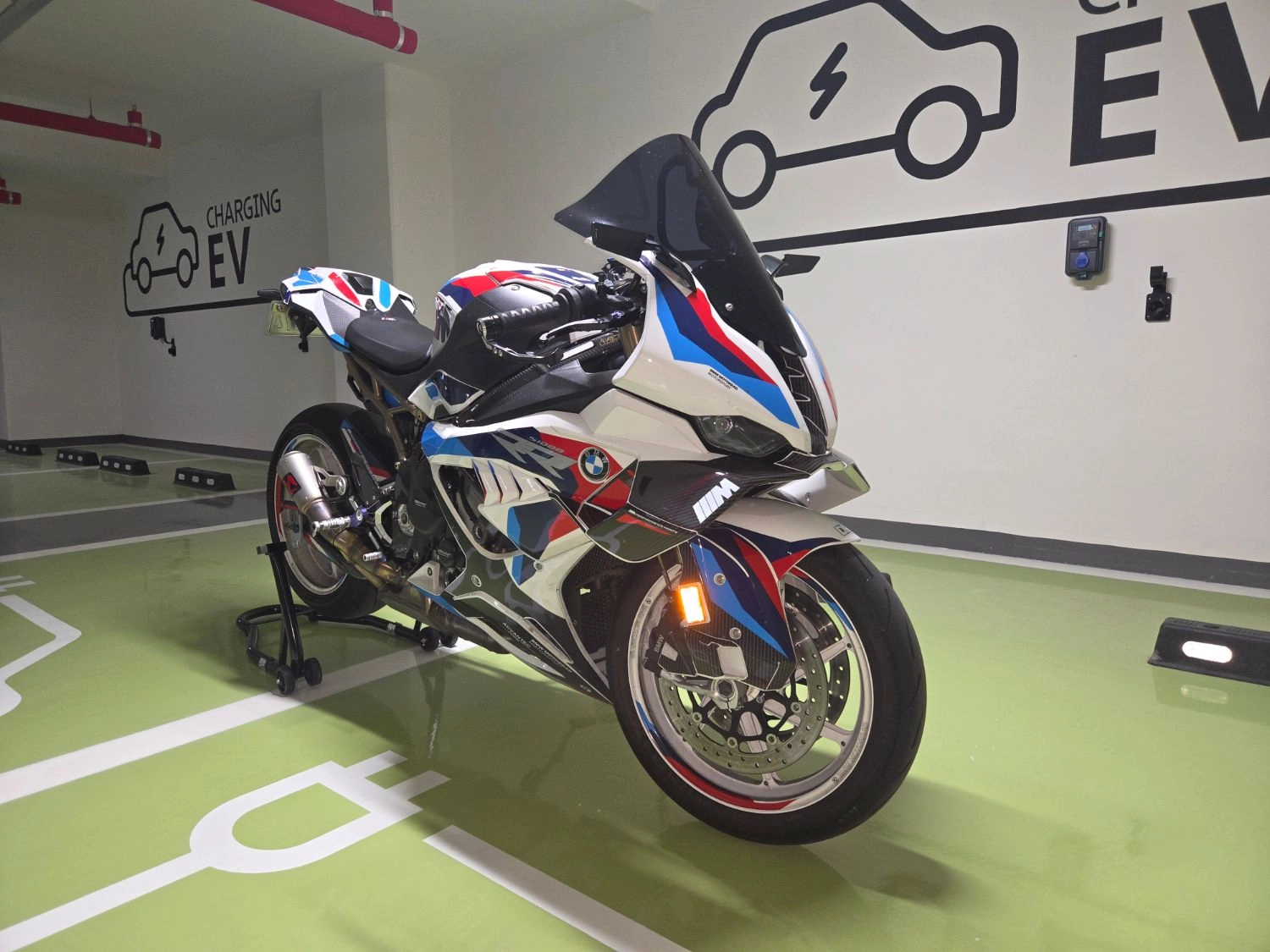 BMW S 1000 RR 2025 화이트 사진 4