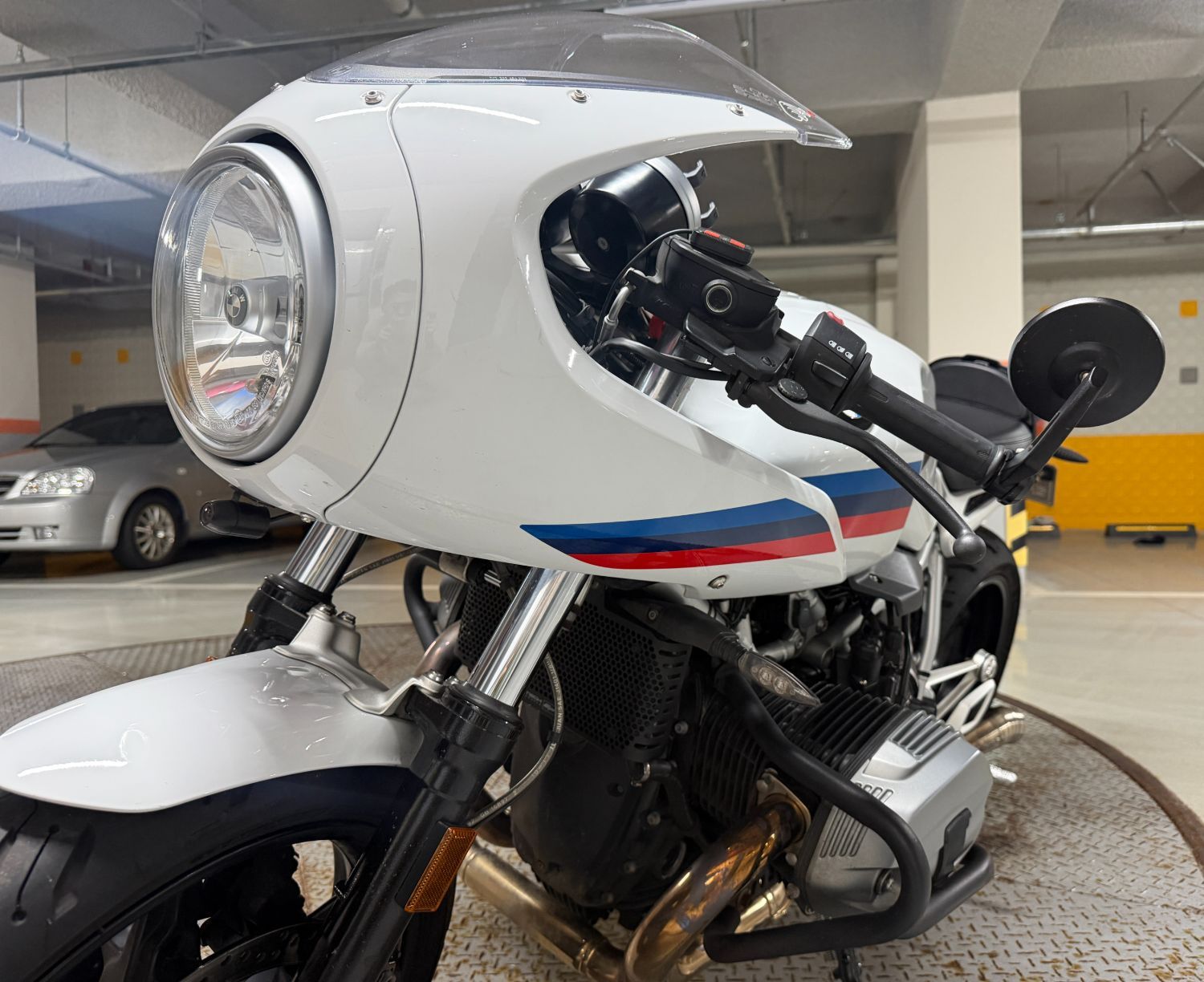 BMW R nine T 레이서 2019 화이트 사진 7