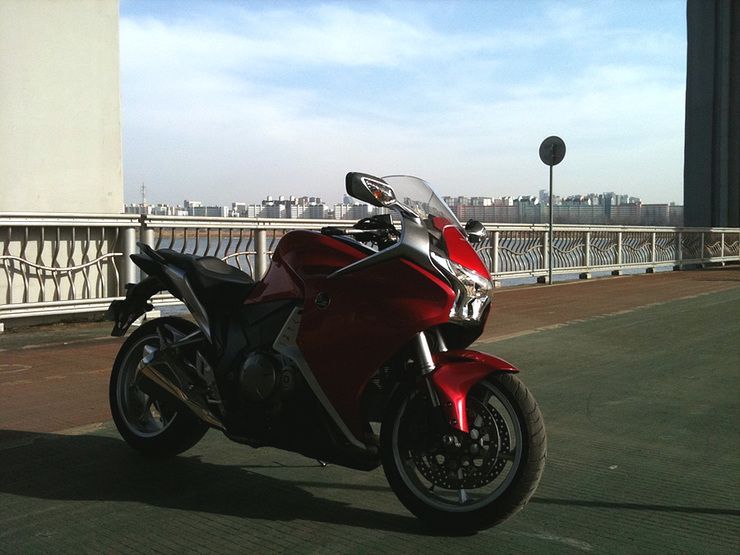 혼다 VFR 1200 F 2012 버건디 사진 1