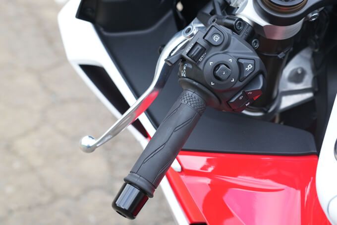 【ヤマハ YZF-R9 試乗記】突如現れた次男はファミリー随一の暴れん坊 15画像