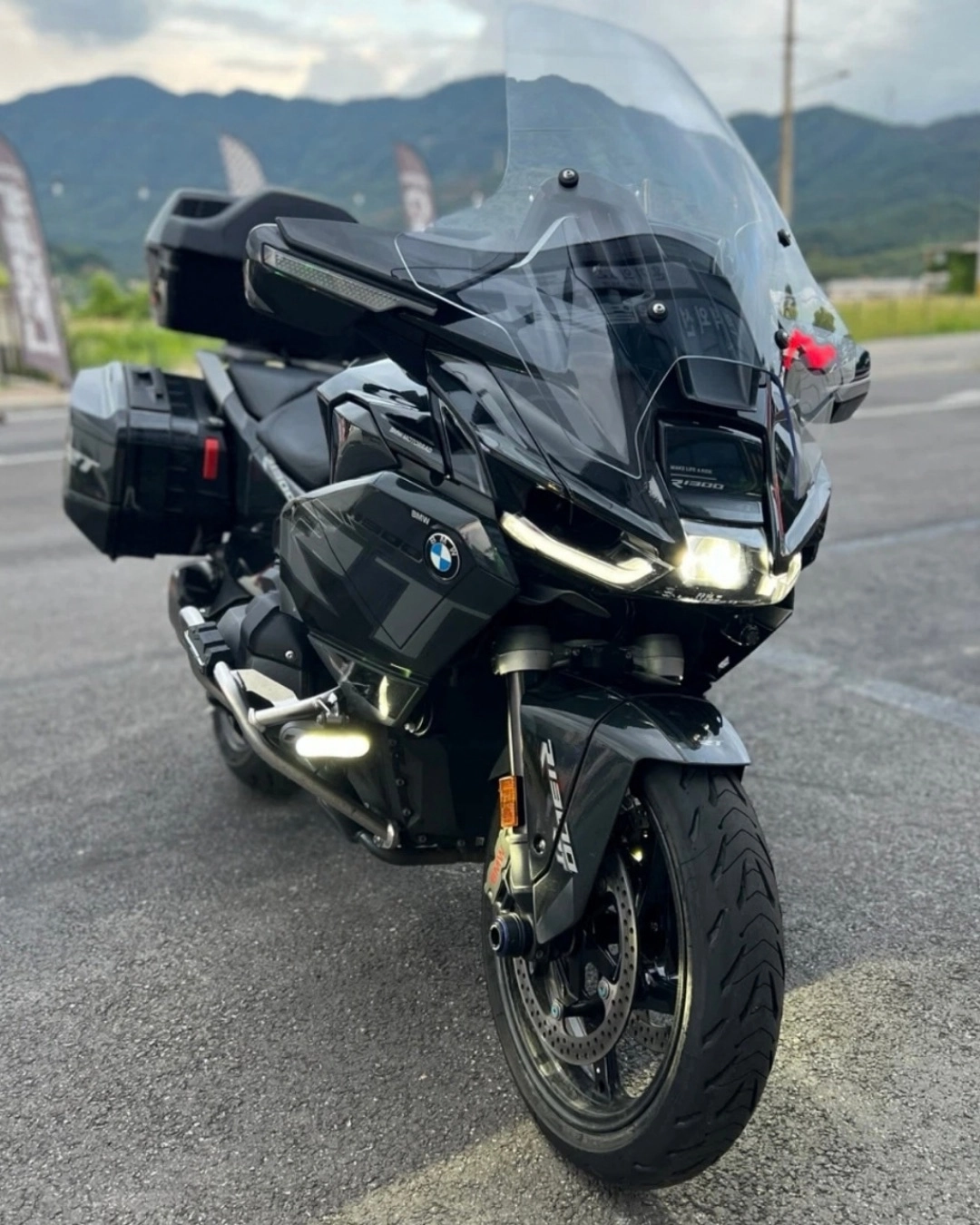 BMW R 1300 RT 2025 블랙 사진 1