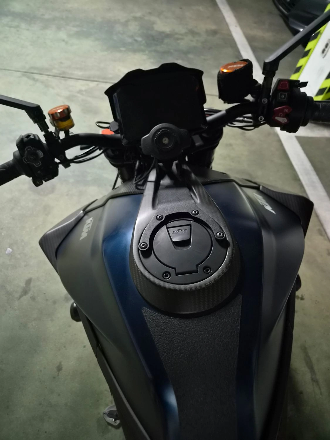 KTM 1290 슈퍼듀크 R 2022 블랙 사진 6