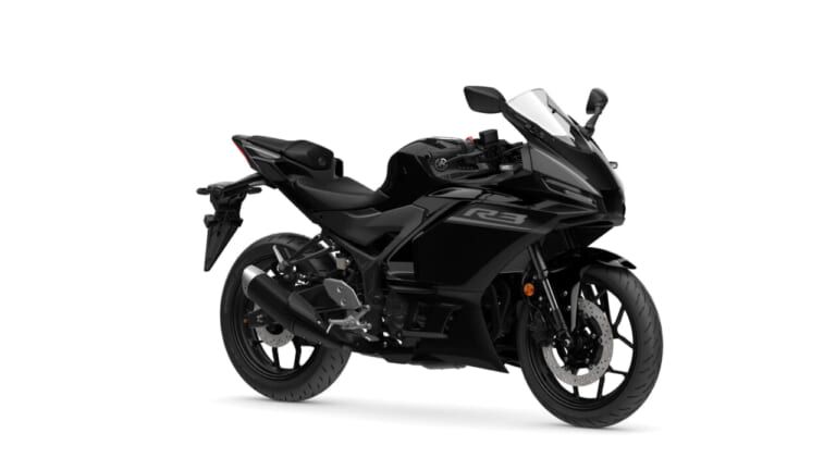 YAMAHA YZF-R3｜Y2K直撃カラーにスマホ充電もバッチリ! 街乗りもツーリングもこなす相棒、ヤマハ「YZF-R25/R3」2026年モデルが登場