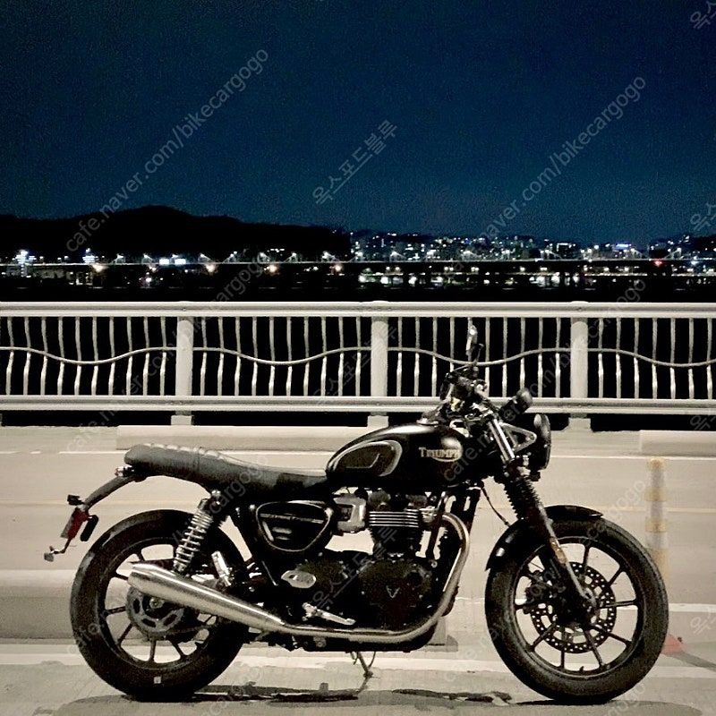 트라이엄프 스트리트 트윈 900 more