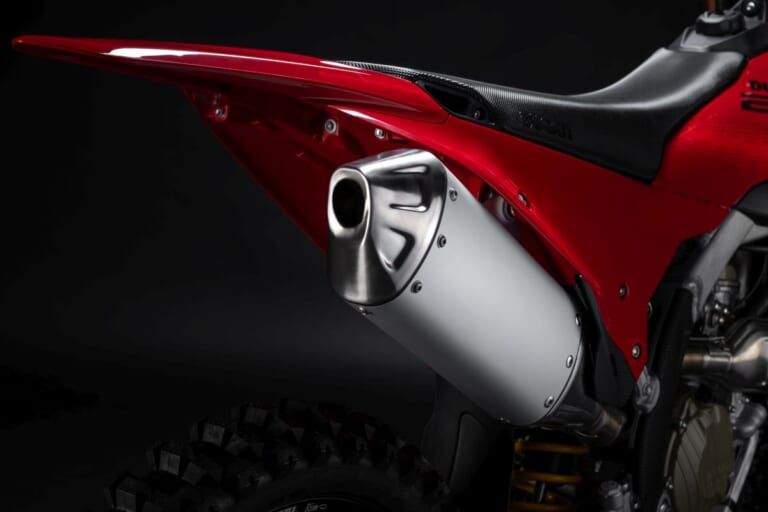 Ducati Desmo250 MX｜レブリミット1万5000回転の咆哮! ドゥカティが放つ103kgの軽量ウェポン。ガチ・モトクロッサー「Desmo250 MX」が登場