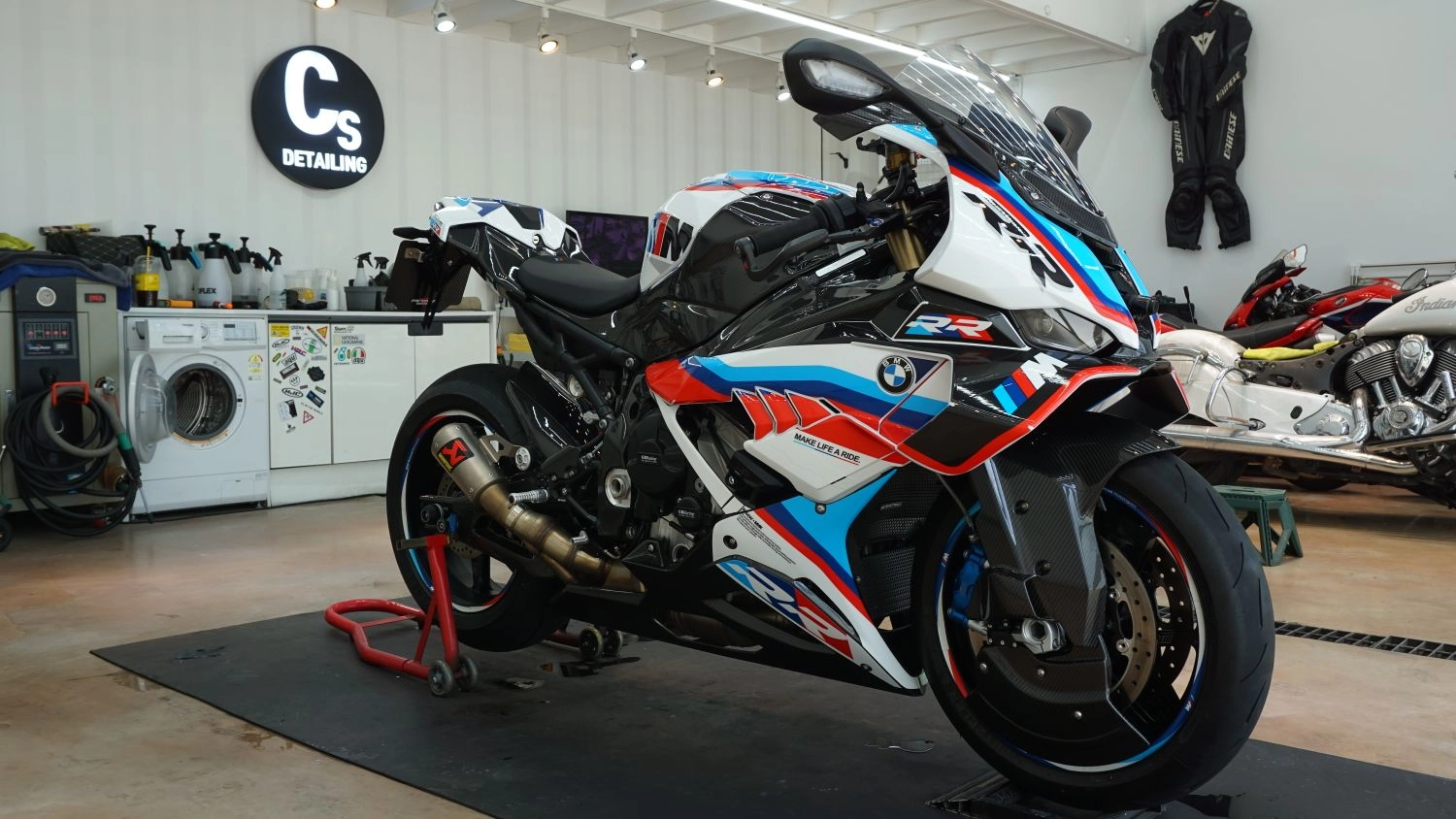 BMW S 1000 RR 2026 화이트 사진 4