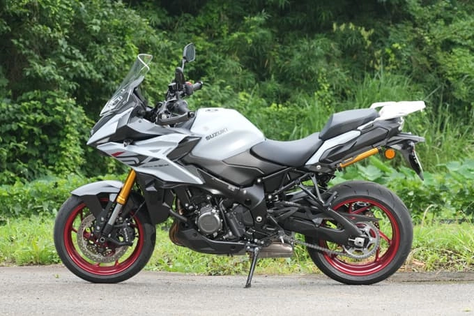【スズキ GSX-S1000GX試乗記】“餃子”じゃないんだから、“ハネ”をつけただけで売れるなんてことは……。いや、そうではないのです! 05画像