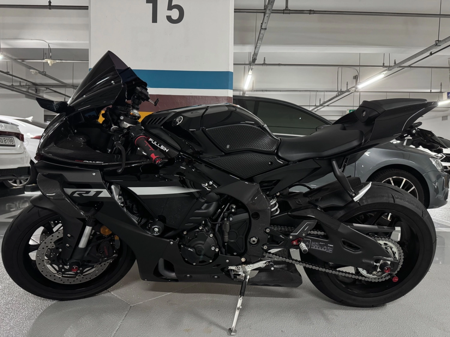 야마하 YZF R1 2026 블랙 사진 4