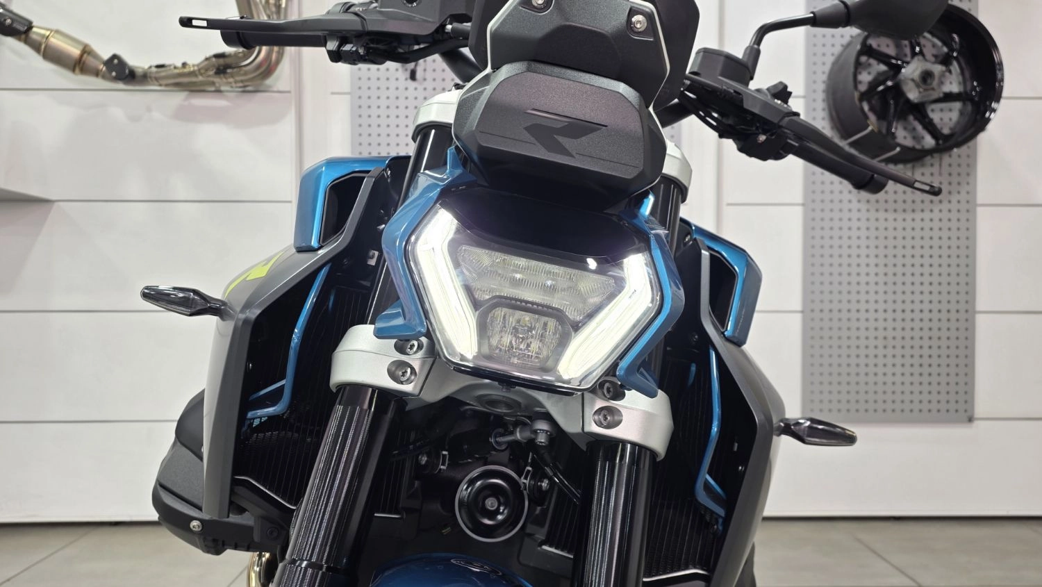 BMW R 1300 R 2026 블루 사진 6