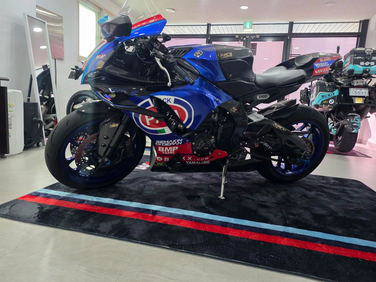 야마하 YZF R1 2022 블루 사진 2