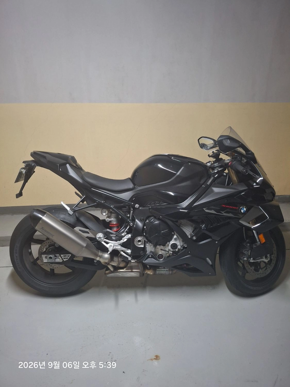 BMW S 1000 RR 2025 2025 베이지 사진 4