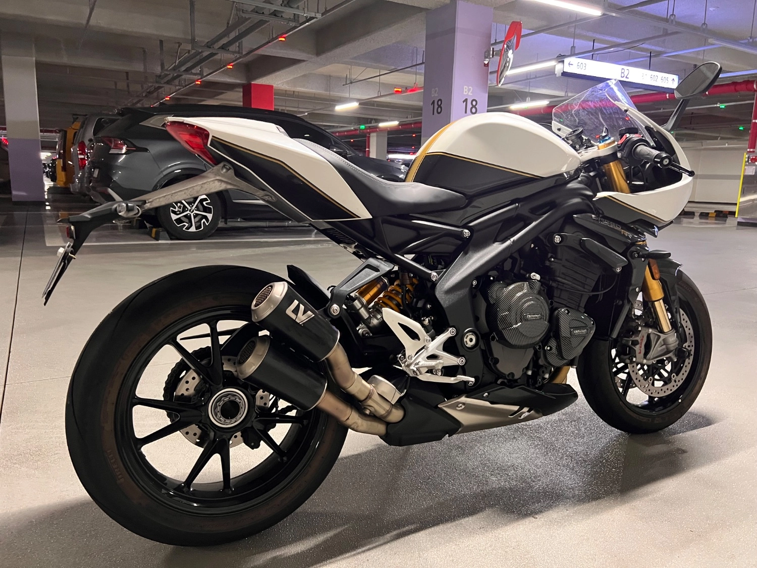 트라이엄프 스피드 트리플 1200 RR 2023 화이트 사진 3