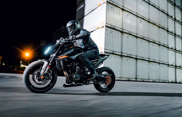 KTM 790 DUKE｜激変したブレーキ・足回りと従来モデルから2kg減の軽量化！ KTM新型「790 DUKE」2027年モデルが魅せる正当進化