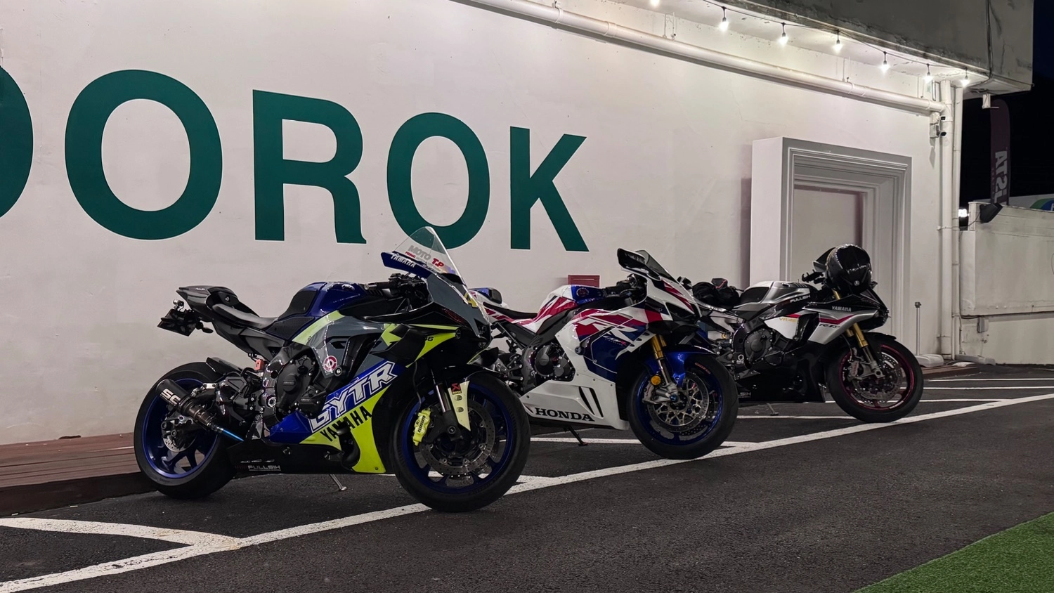 야마하 YZF R1 2022 블랙