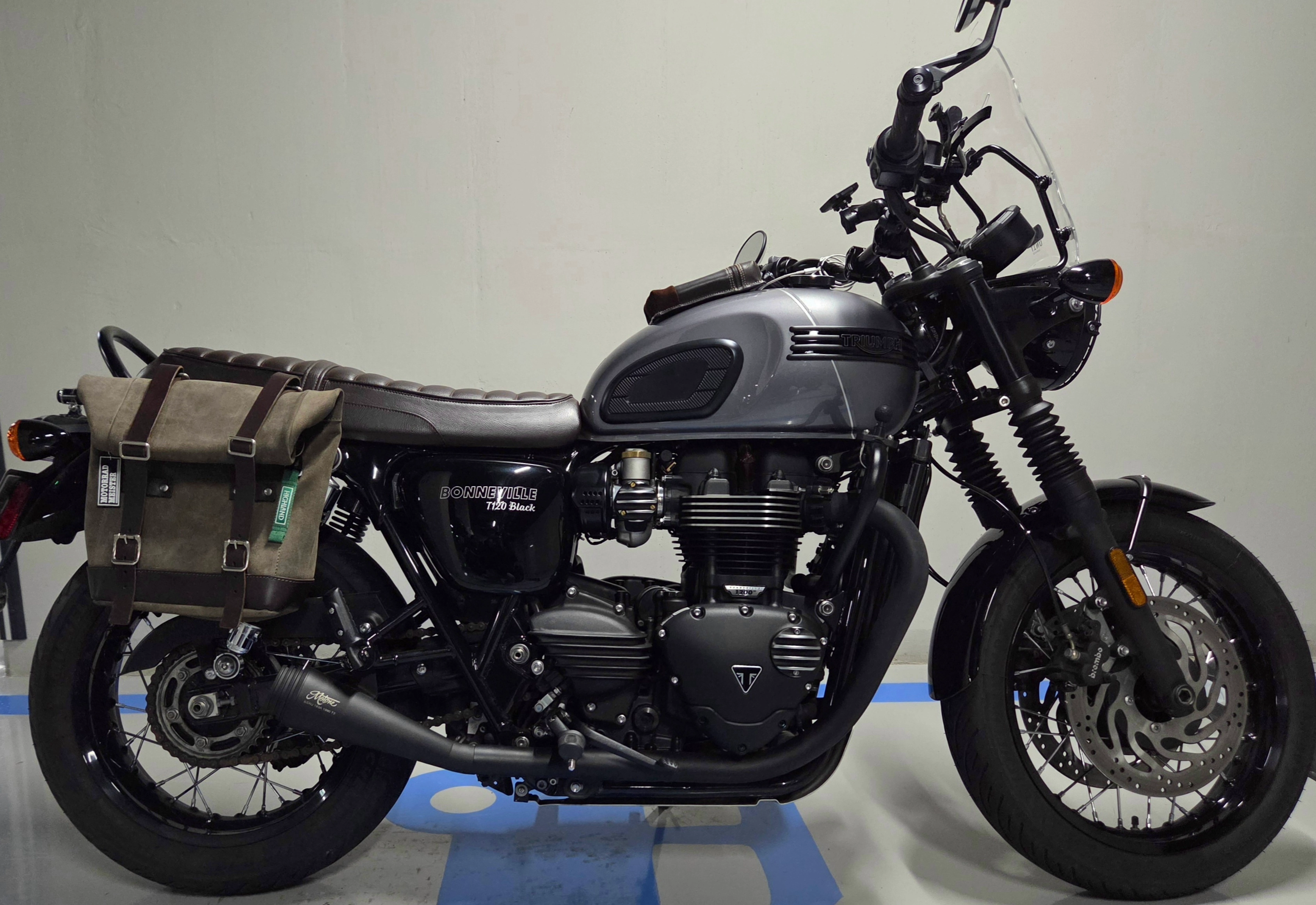 트라이엄프 본네빌 T120 블랙 2025 블랙 사진 4