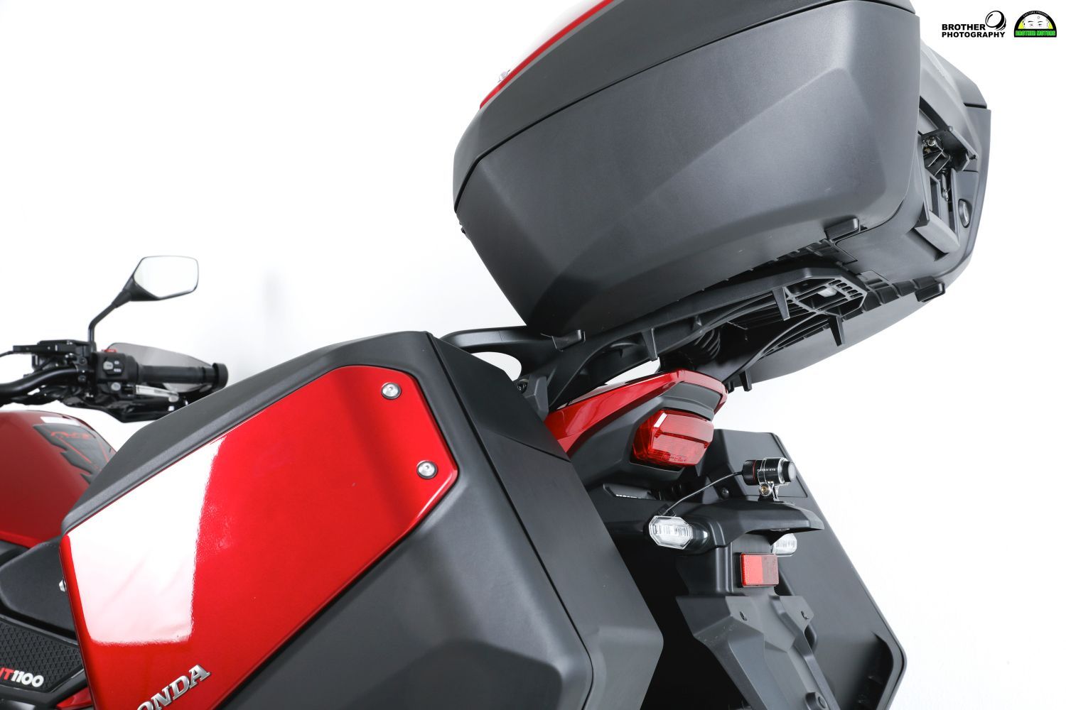 혼다 NT 1100 thumb 2