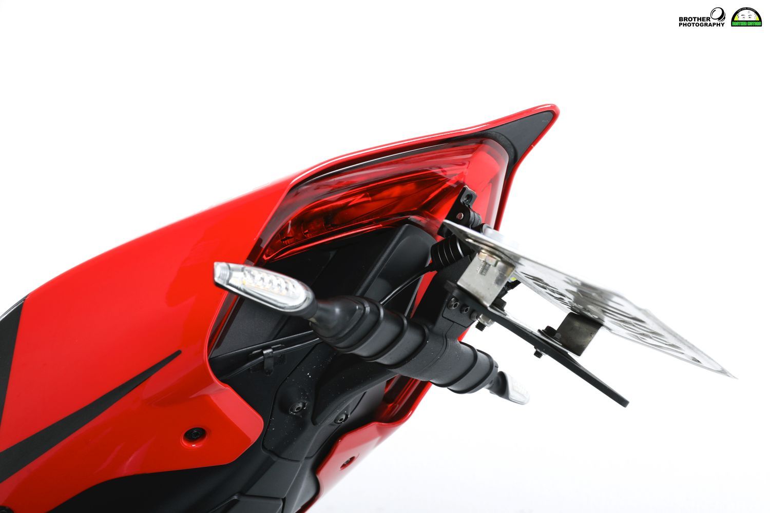 두카티 스트리트파이터 V4 S more