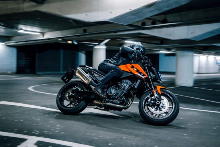 KTM 790 DUKE｜激変したブレーキ・足回りと従来モデルから2kg減の軽量化！ KTM新型「790 DUKE」2027年モデルが魅せる正当進化