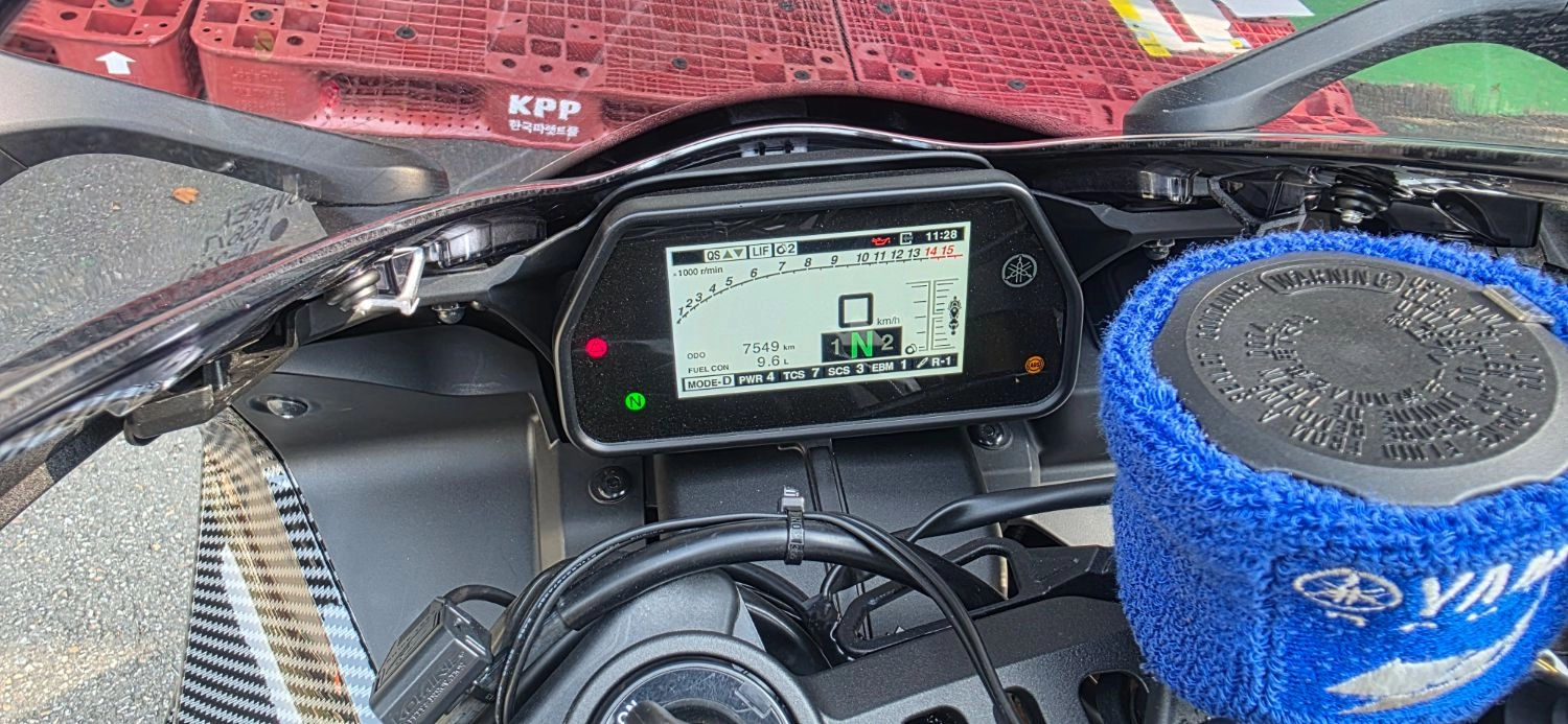 야마하 YZF R1 M 2024 블랙 사진 7
