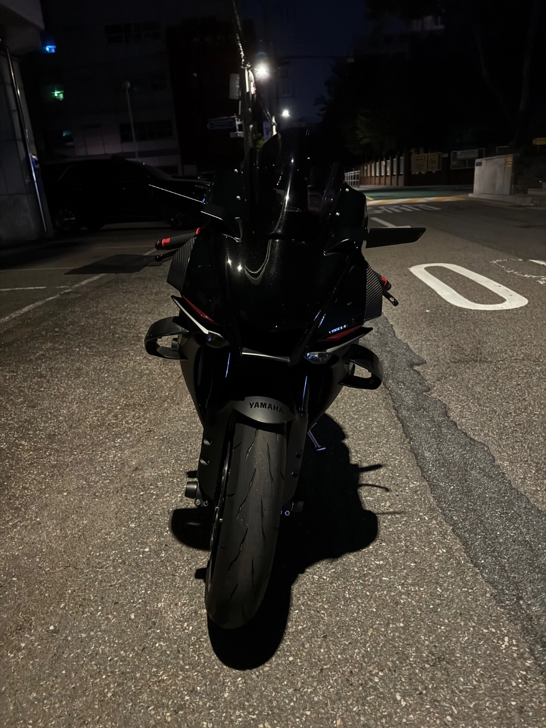 야마하 YZF R1 2026 블랙 사진 3