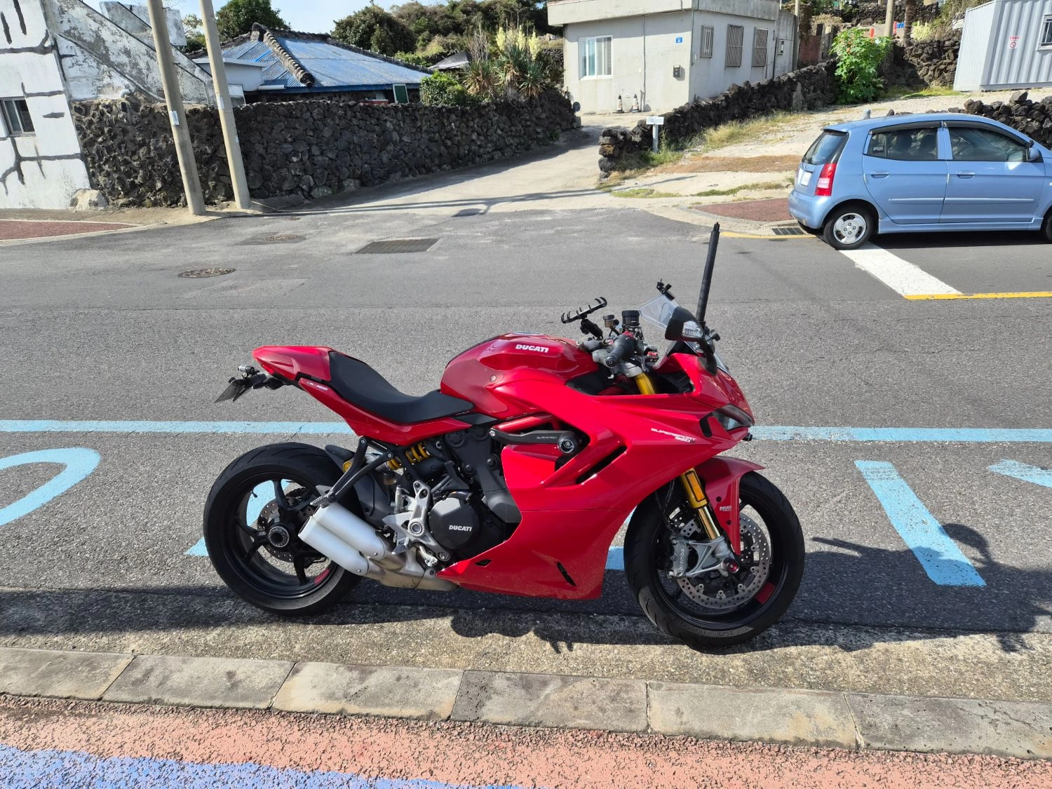 두카티 슈퍼스포츠 950 S 2023 레드 사진 2