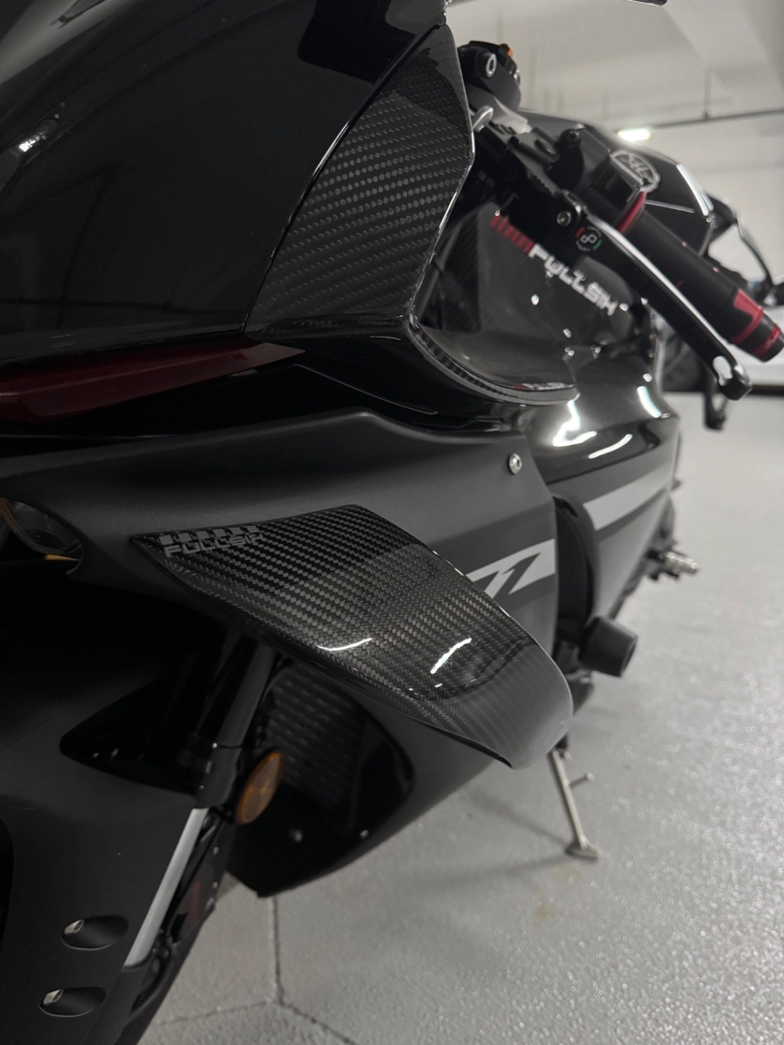 야마하 YZF R1 2026 블랙 사진 6