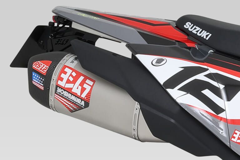 YOSHIMURA DR-Z4S/4SM Slip-On RS-12 サイクロン｜約25%の軽量化とリニアな加速。競技由来のレスポンスを持つ、公道対応のDR-Z4S/SM用ヨシムラスリップオンマフラーが登場