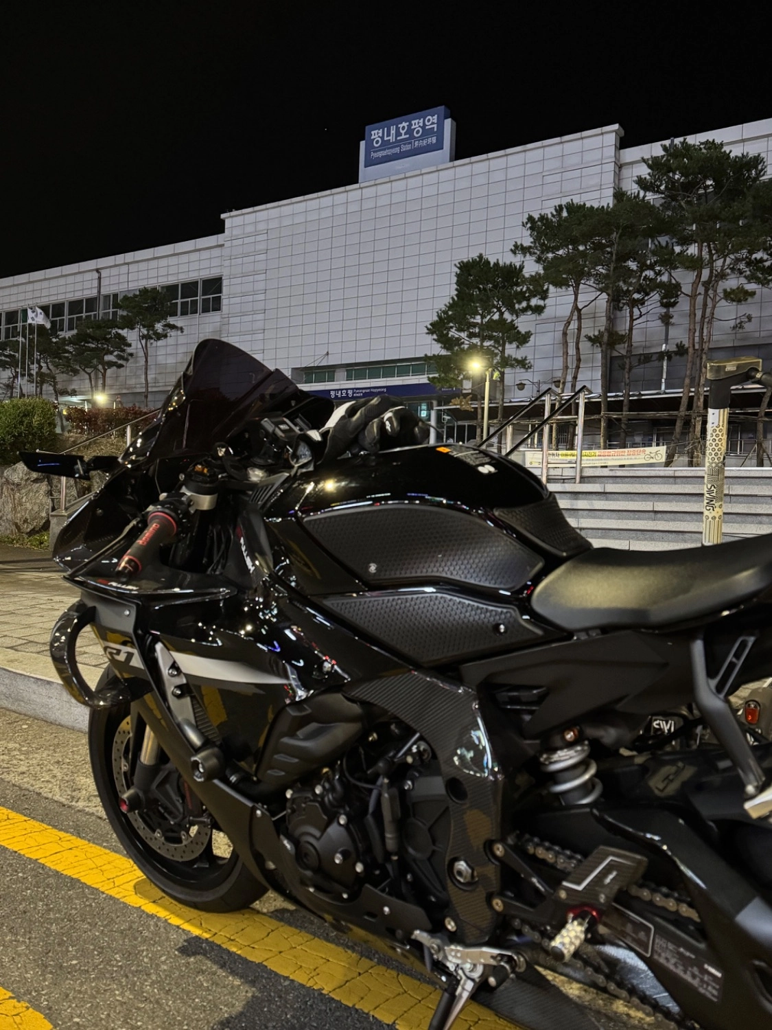 야마하 YZF R1 2026 블랙 사진 7