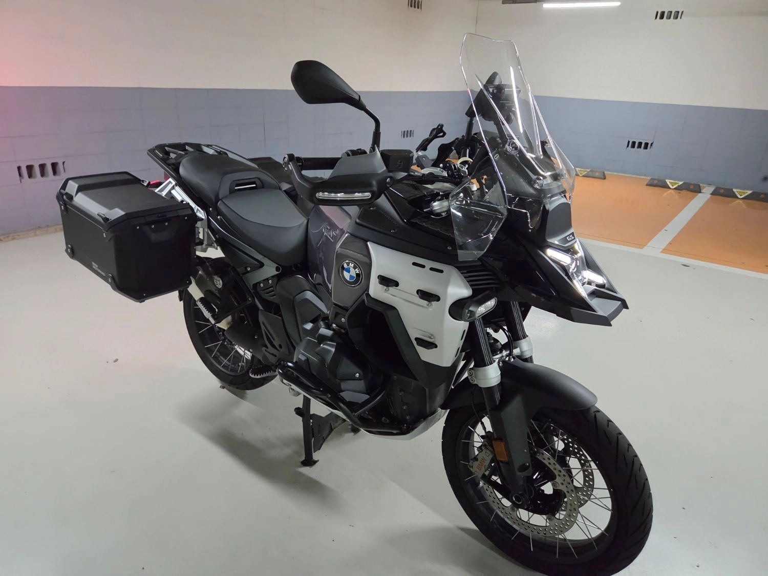 BMW R 1300 GS ADV 2025 블랙 사진 6