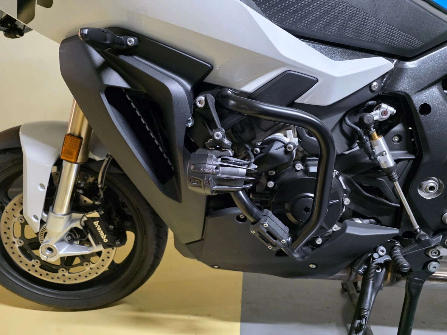BMW S 1000 XR 2025 화이트 사진 6