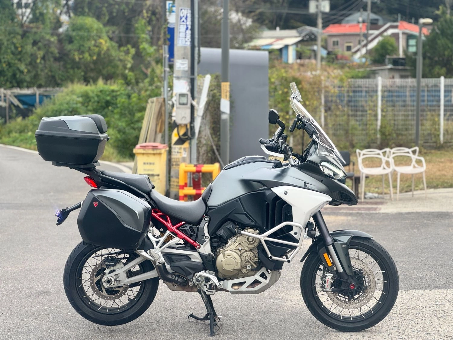 두카티 멀티스트라다 V4 S 2021 화이트 사진 2