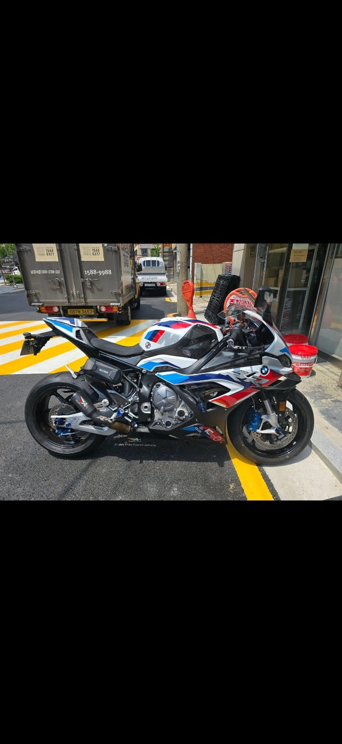 BMW M 1000 RR 2021 블루 사진 3