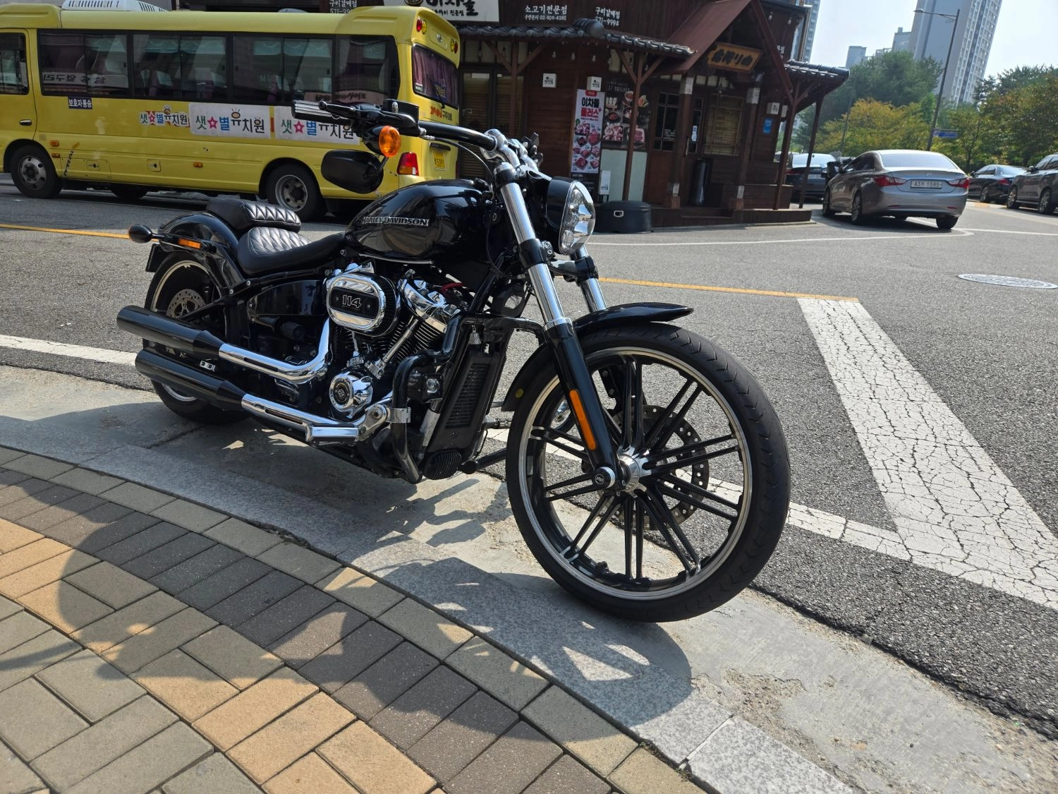 할리데이비슨 브레이크아웃 114 2020 블랙 사진 2