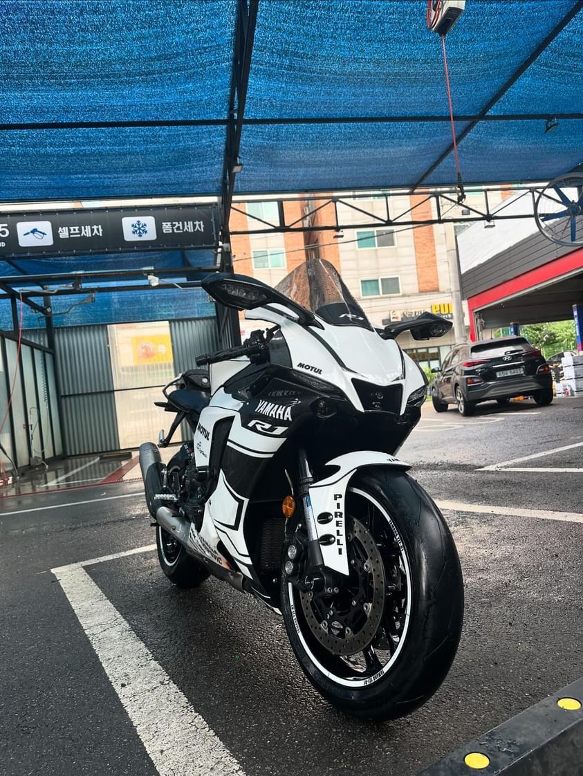 야마하 YZF R1 2020 화이트 사진 4