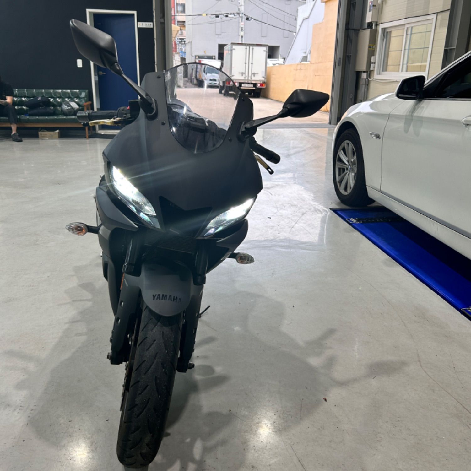 야마하 YZF R3 more