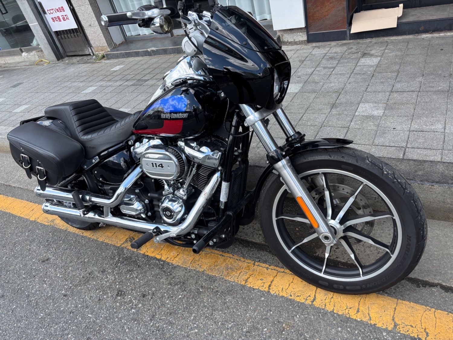 할리데이비슨 소프테일 로우라이더 2019 블랙 사진 1